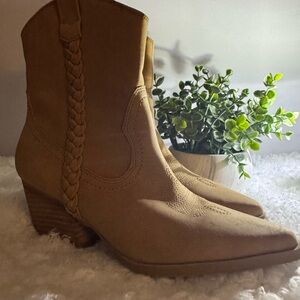 DV by Dolce Vita Tan Winter Boots